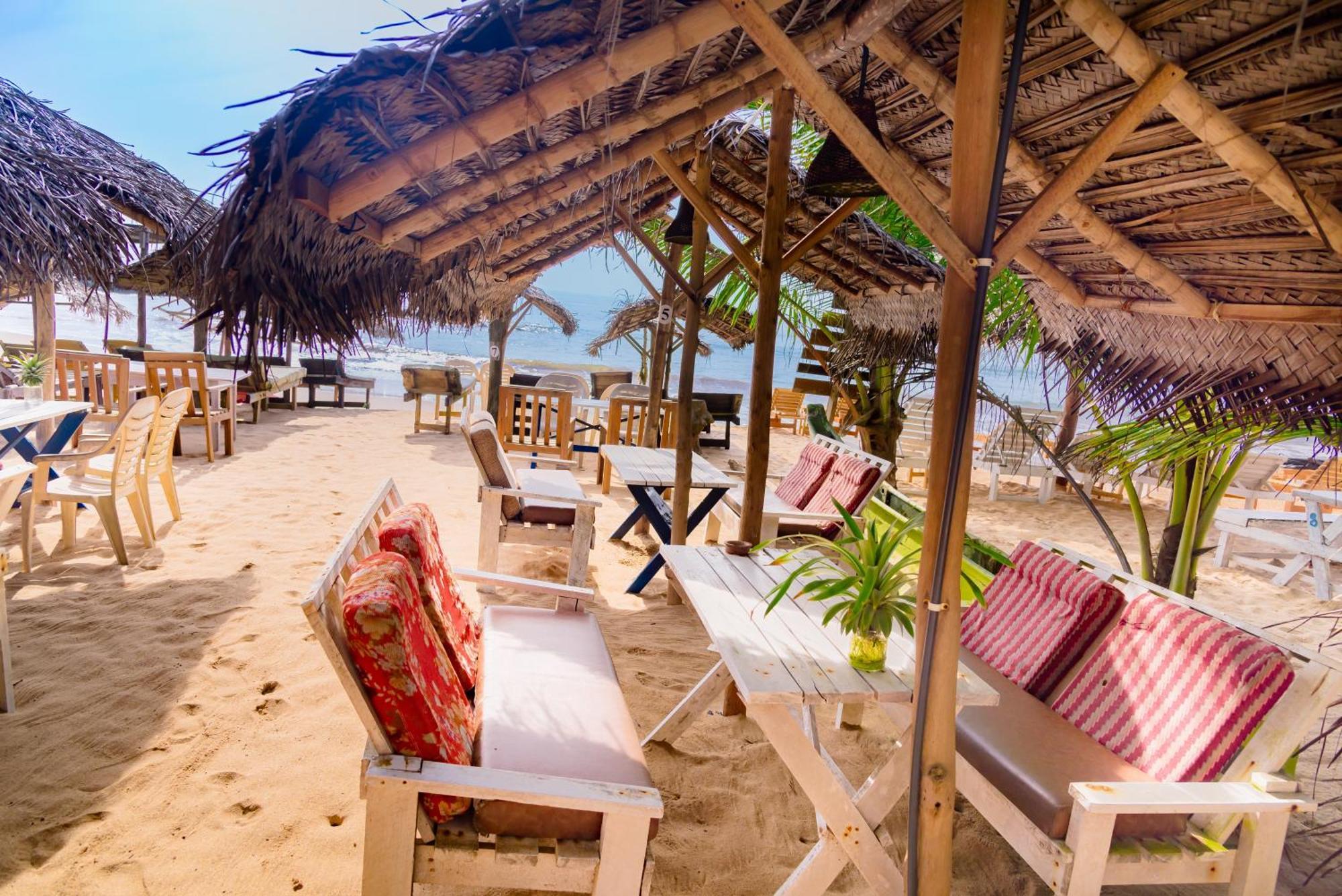 Golden Surfer Beach Hotel Tangalle Exterior photo