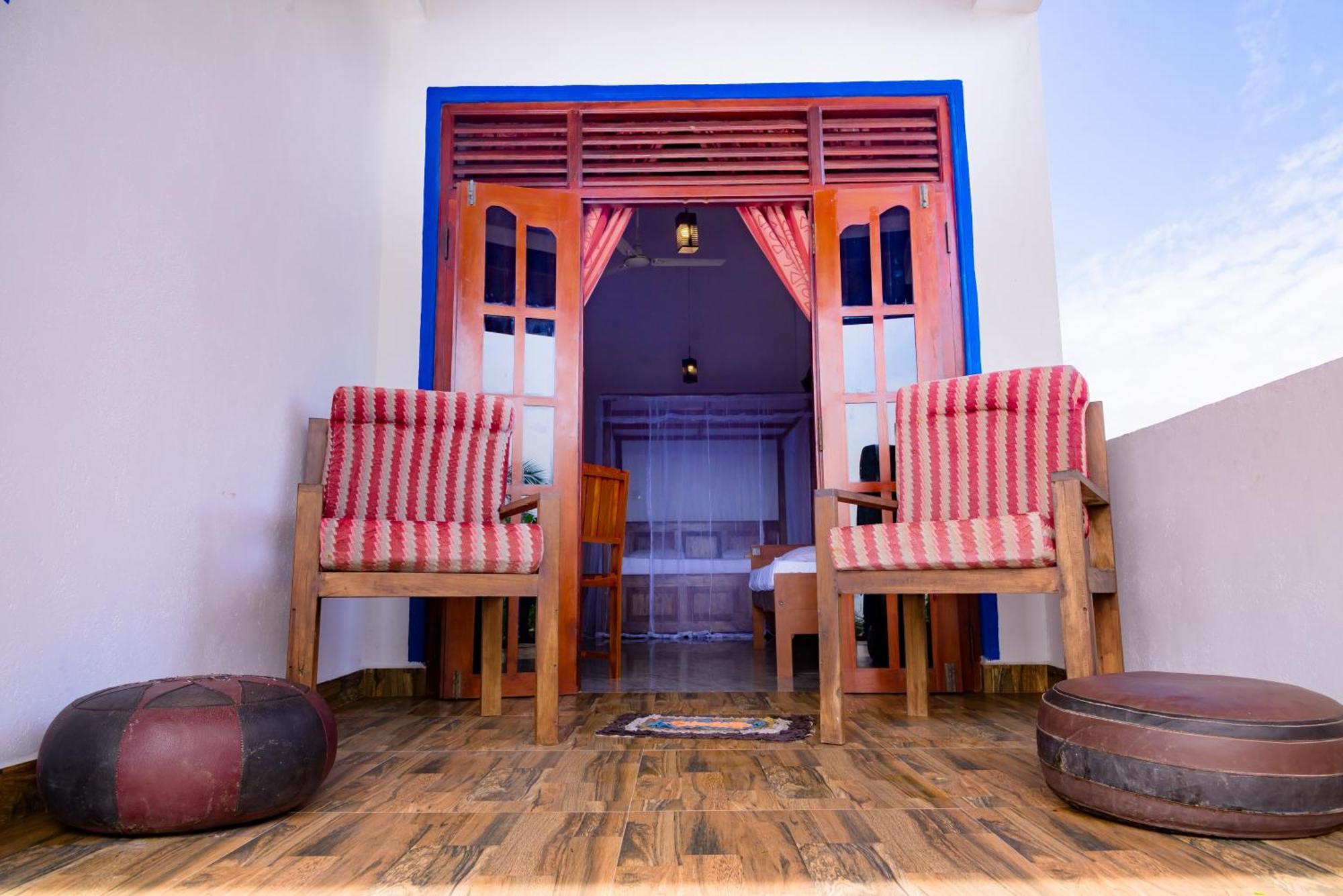 Golden Surfer Beach Hotel Tangalle Exterior photo